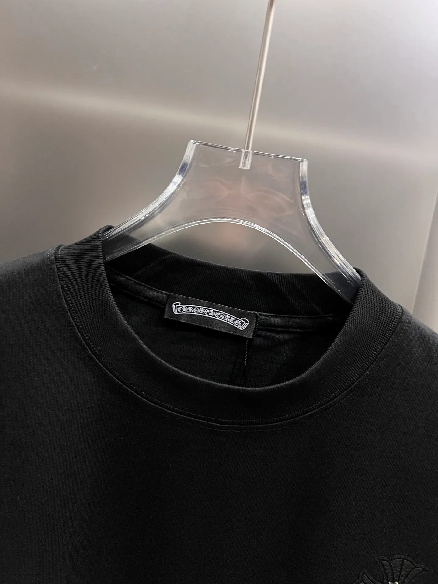 🅿️190 CH Crowe 2025 Autumn and Winter New Short-sleeved T-shirt with cross sticker + customized hardware and metal horseshoe Sanskrit text craft. The real thing is great🔥Same style for men and women, loose version, size S M L XL XXL five sizes black white